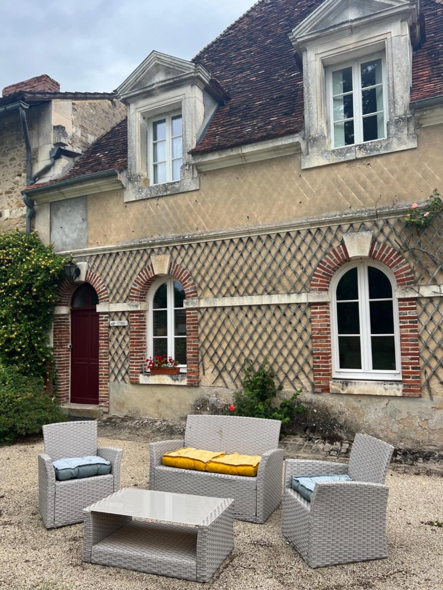 Chateau De Villefargeau Extérieur photo